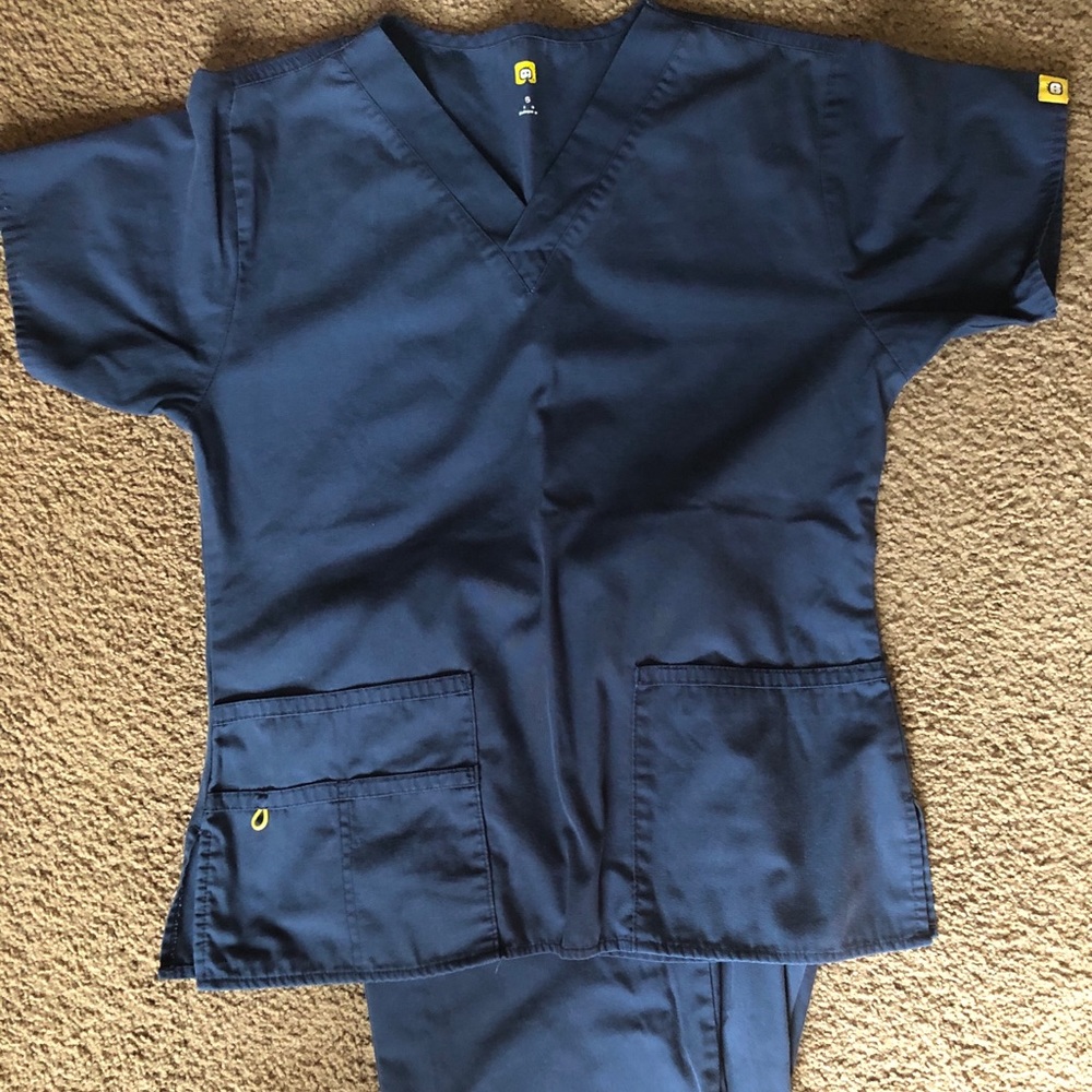 Wonder wink scrubs
